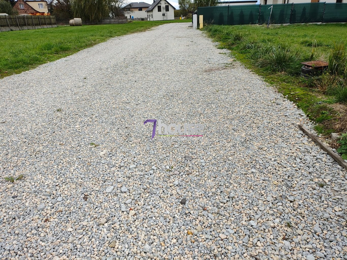 Urokliwa działka 642 m² z własną prywatną drogą - Więcej