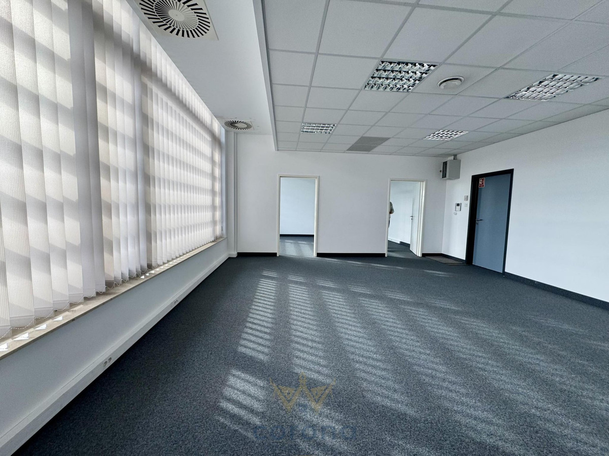 Nowoczesna przestrzeń biurowa open space+2gabinety - Widok 4