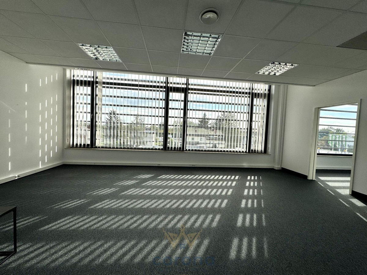 Nowoczesna przestrzeń biurowa open space+2gabinety - Widok 3