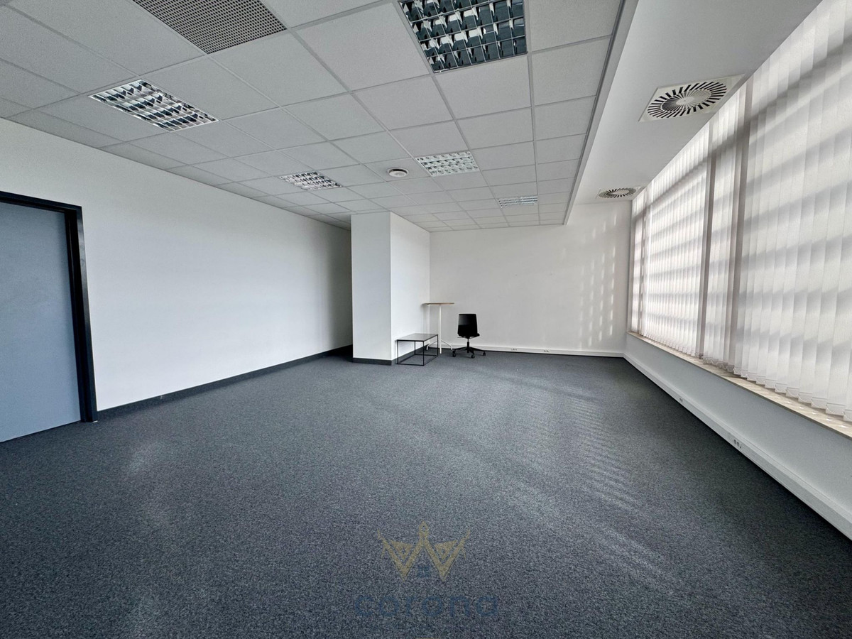 Nowoczesna przestrzeń biurowa open space+2gabinety - Widok 5