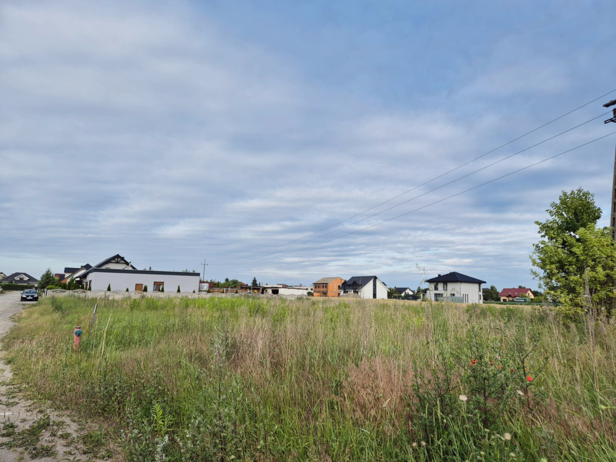 DZIAŁKA BUDOWLANA 685 m² W SPOKOJNEJ OKOLICY , - Więcej