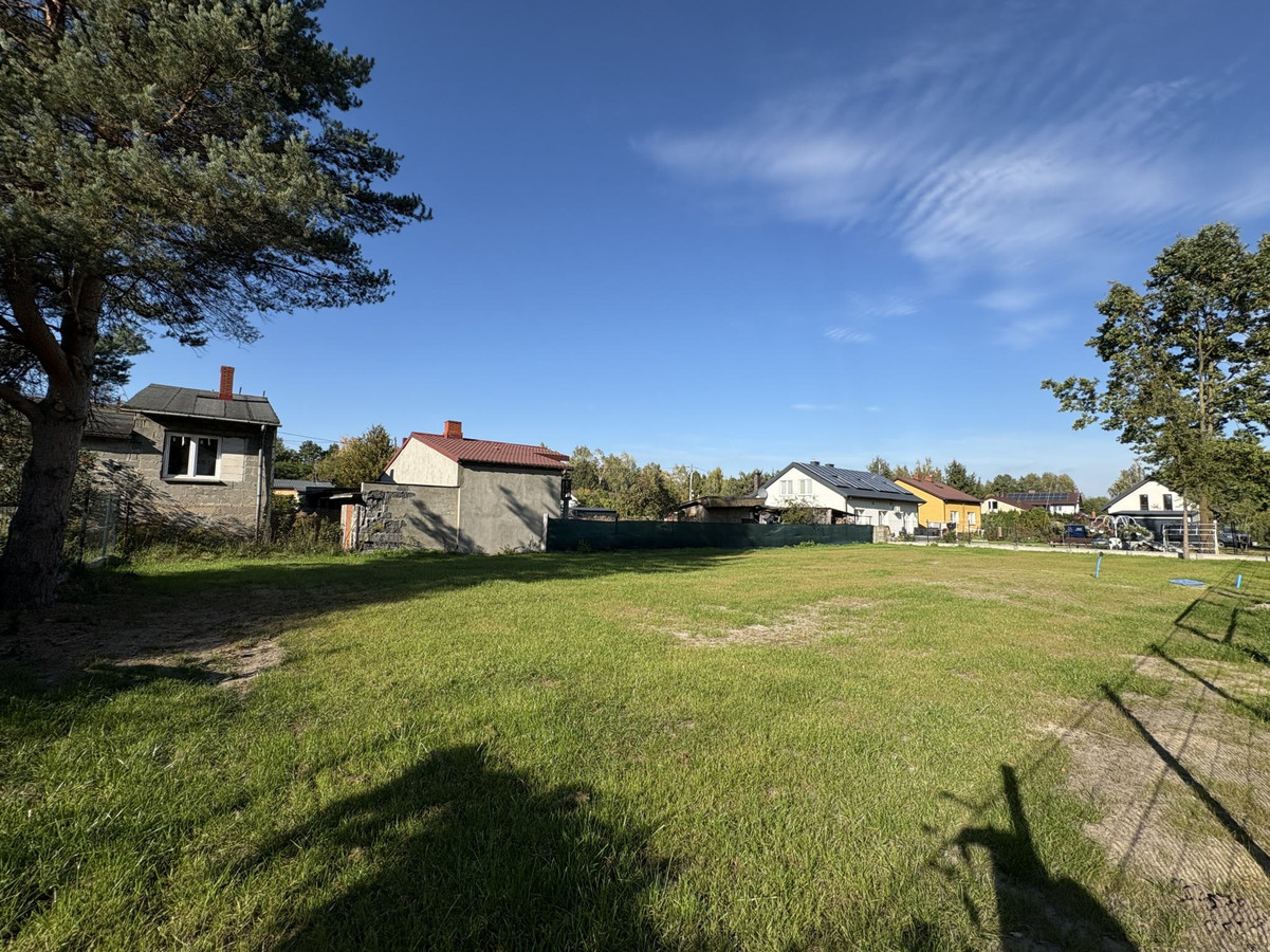 Działka budowlana z przyłączem wody 770 m² | ogrodzona | Sade Budy - Więcej