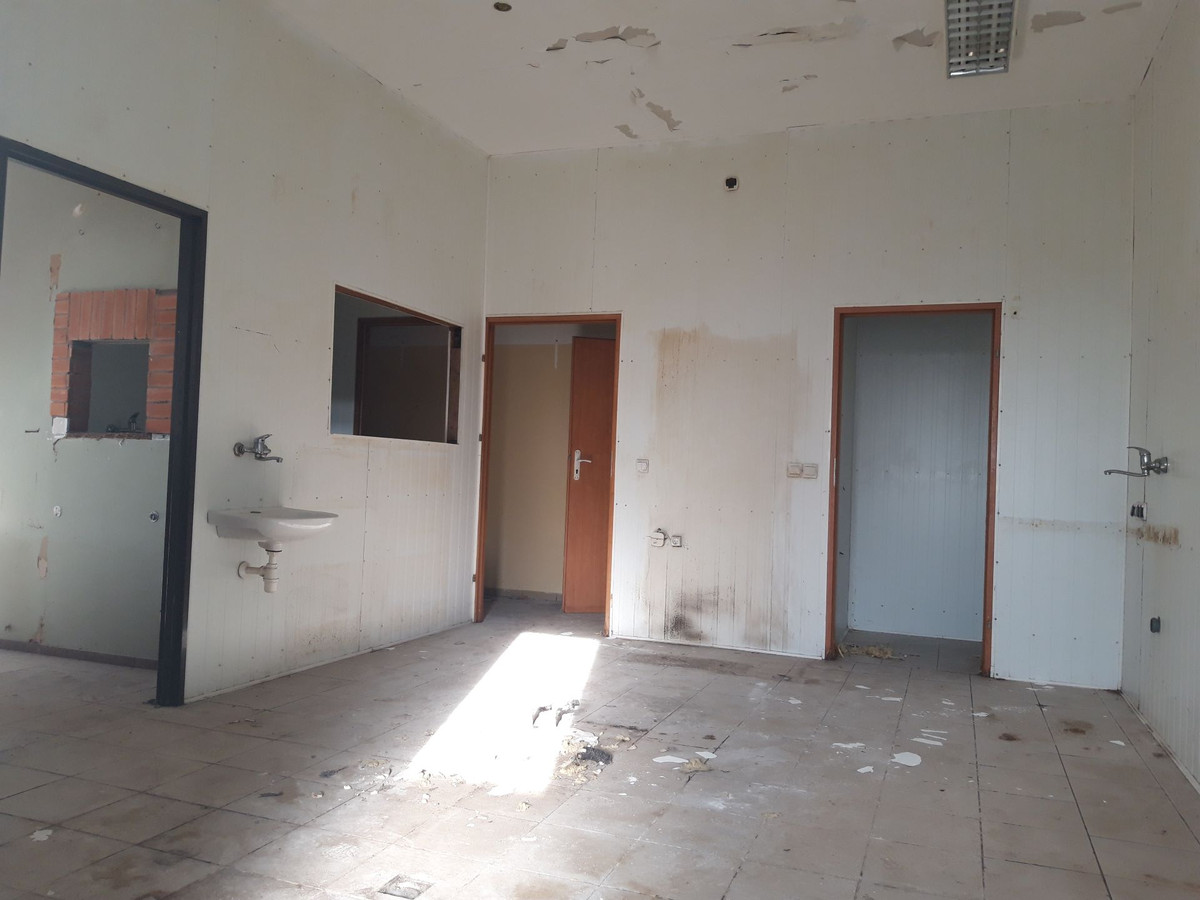 Działka z budynkiem usługowym w samym centrum Świdwina - ul. Niedziałkowskiego 1 - Więcej