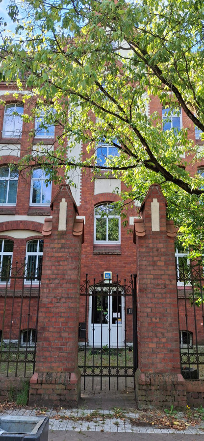 Historyczny duży budynek przy alei Piastów 40 A do wynajęcia na hotel lub szkołę - Widok 2