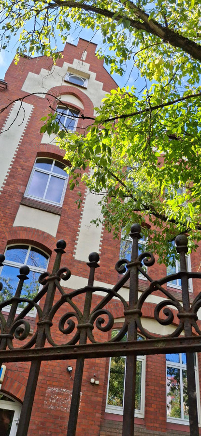 Historyczny duży budynek przy alei Piastów 40 A do wynajęcia na hotel lub szkołę - Widok 3