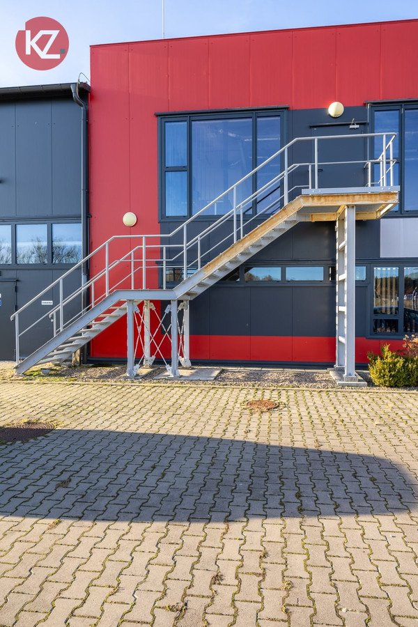 Hala produkcyjna z biurami na wynajem w Pile - Więcej