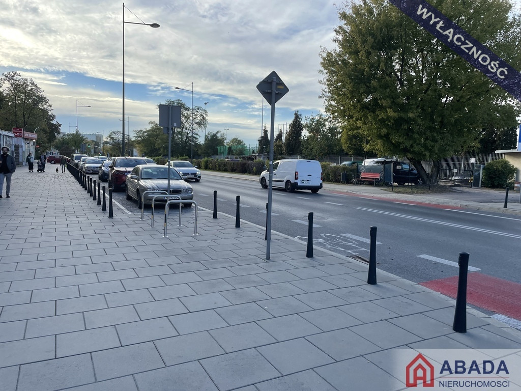 Wysoki lokal duże witryny nowa klima parkingi - Więcej