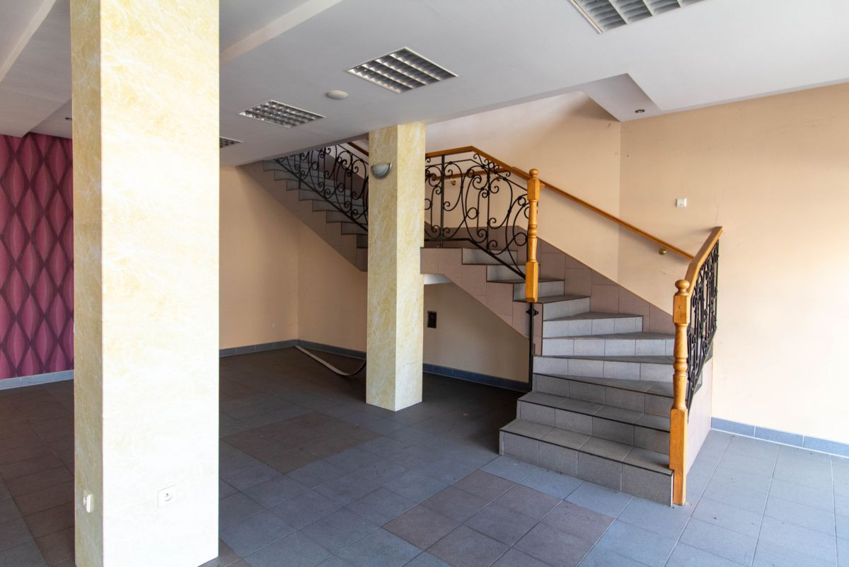 Przestronny budynek handlowo usługowy - Widok 5