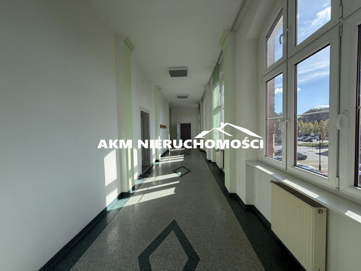 Lokal inwestycyjny na pierwszym piętrze - Widok 2