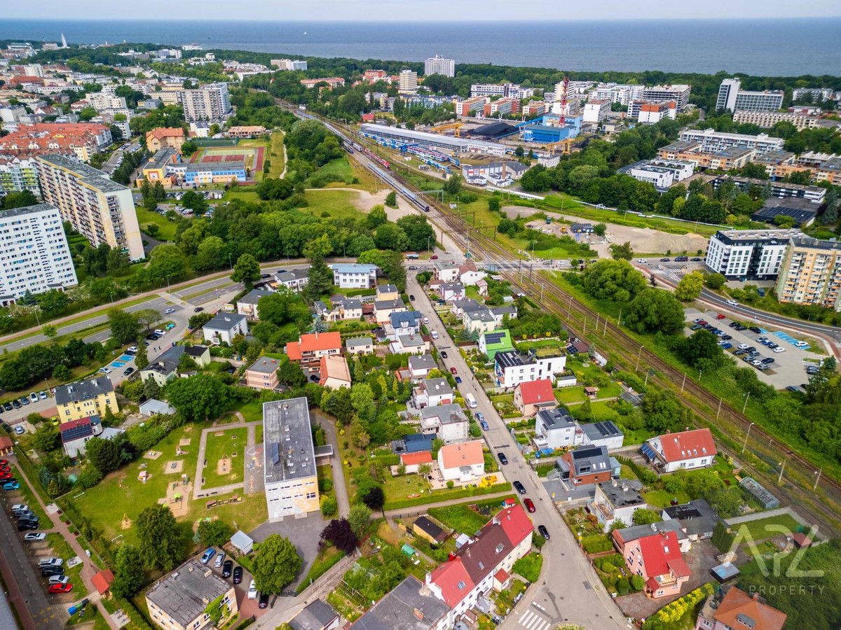 Pół bliźniaka oraz domek mieszkalny blisko centrum miasta