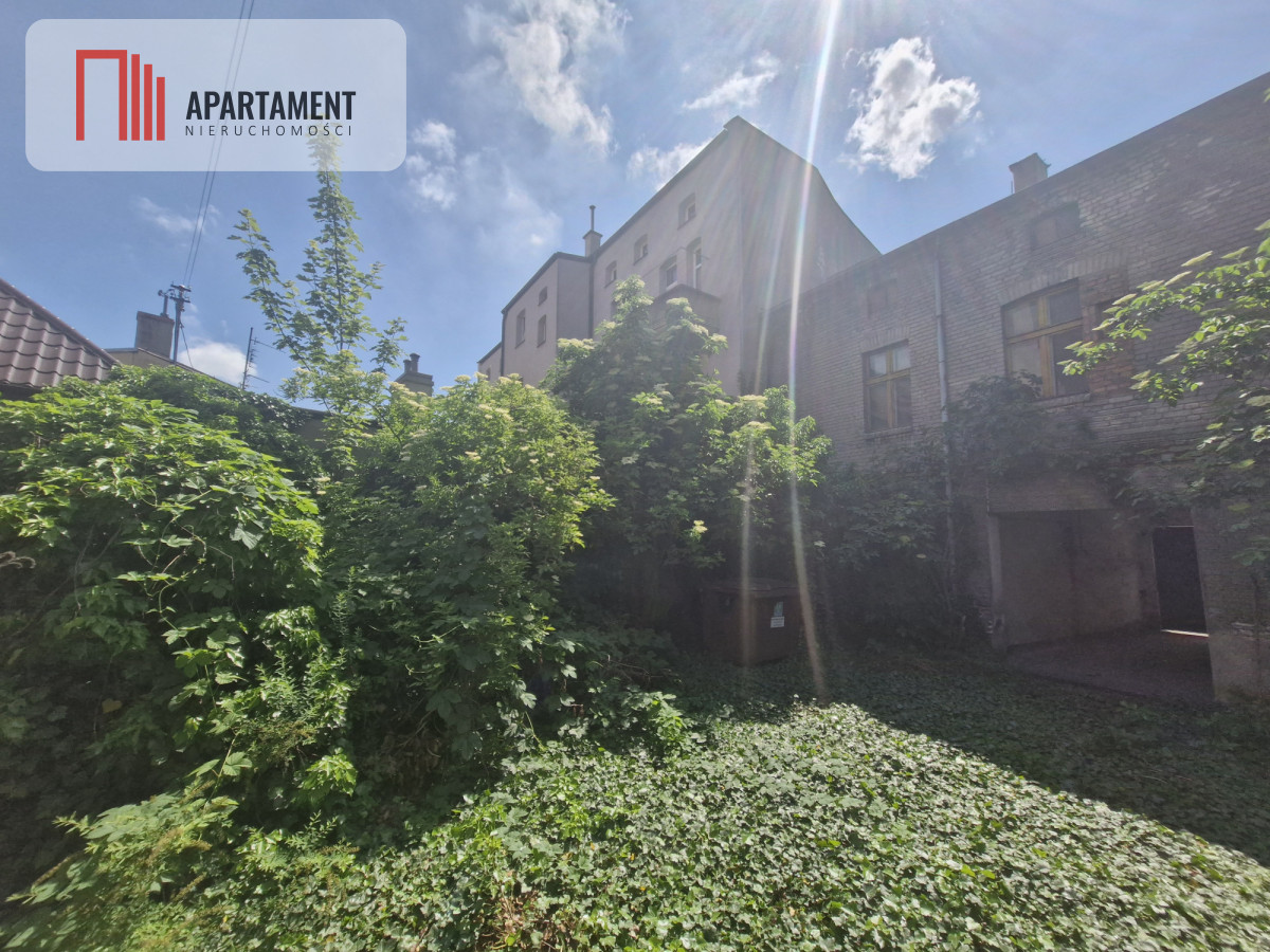 Casă, 300 m², teren 416 m²