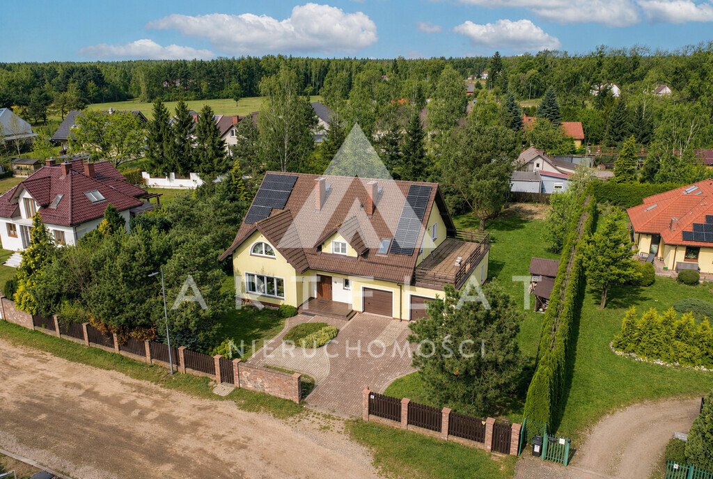 Wyjątkowy dom na dużej działce 1905 m² –Wiczlino