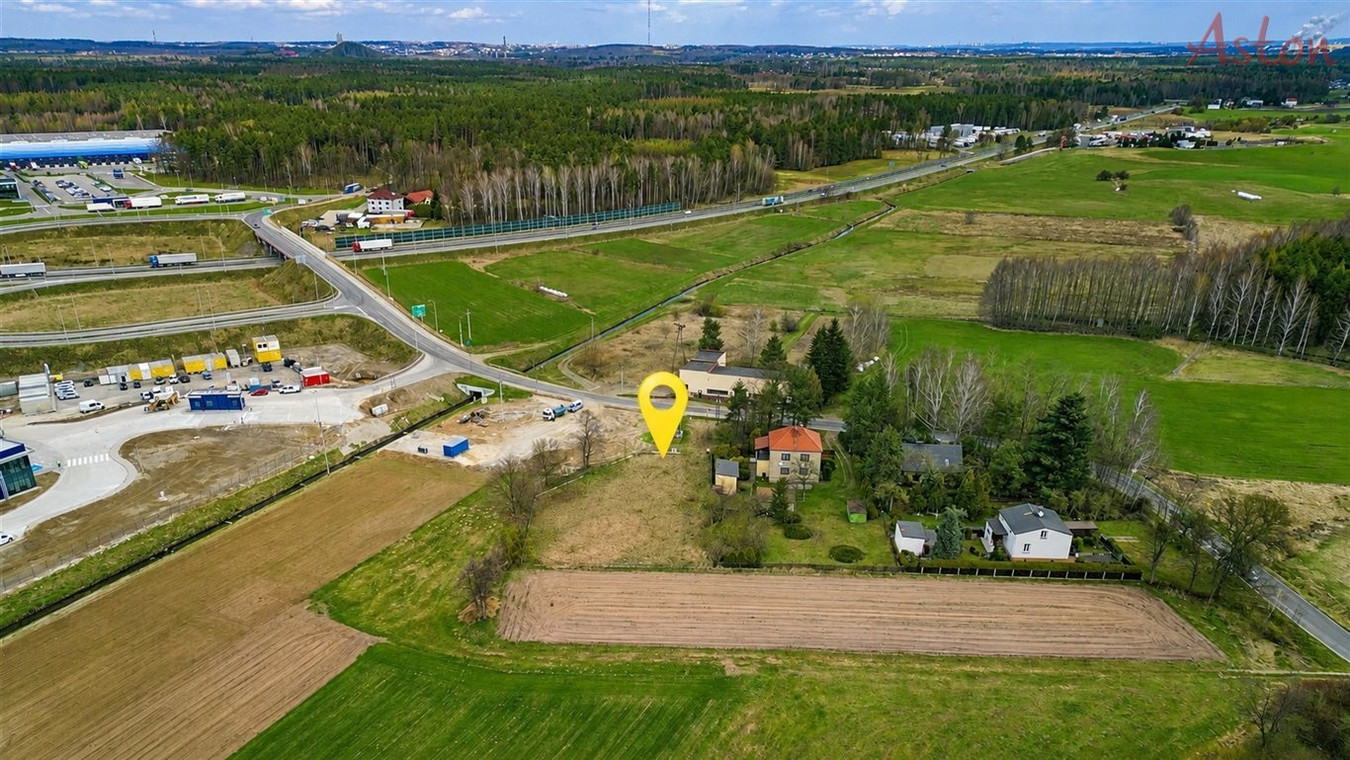 Działka pod dom i usługi, prąd, gaz, ogrodzenie - Więcej