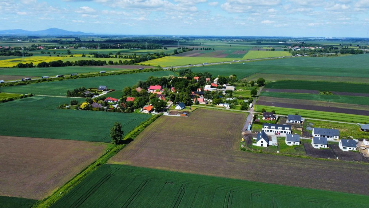 działki 10ar na bliźniaki Wilkowice gm. Żórawina - Więcej