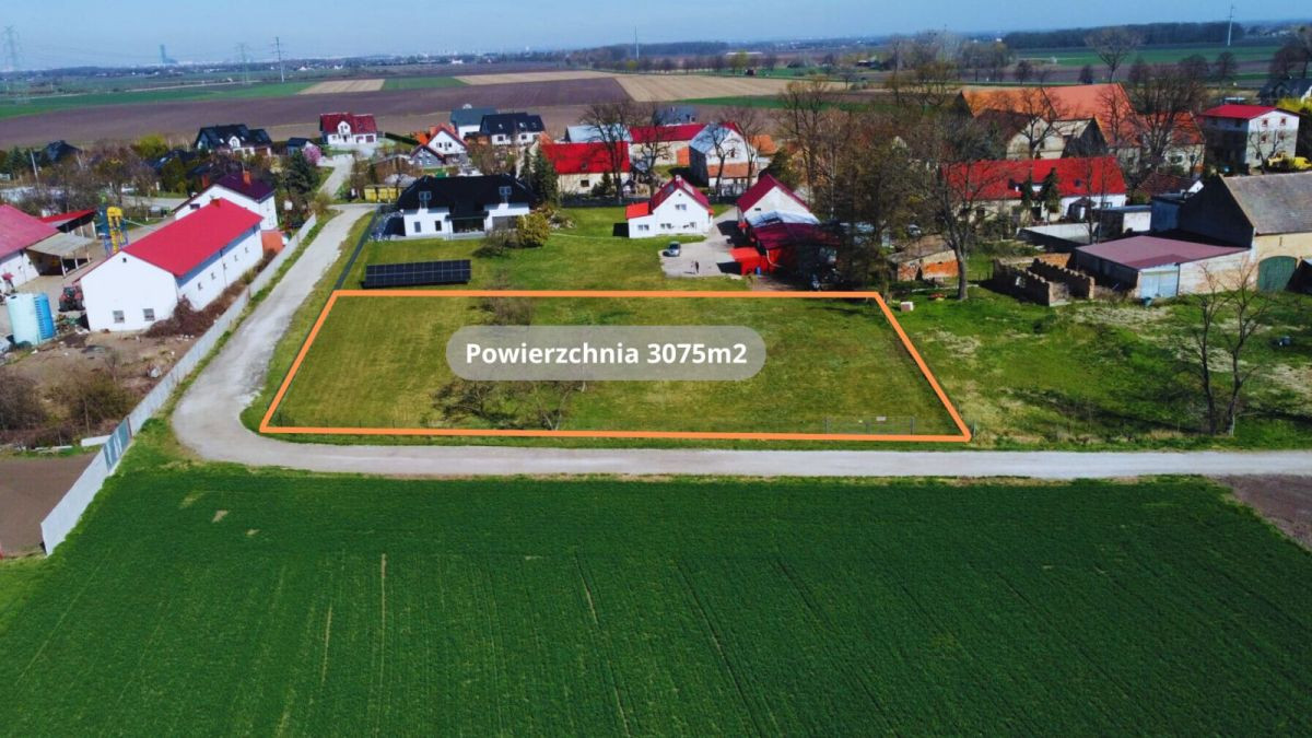 Плац, 3075 m²
