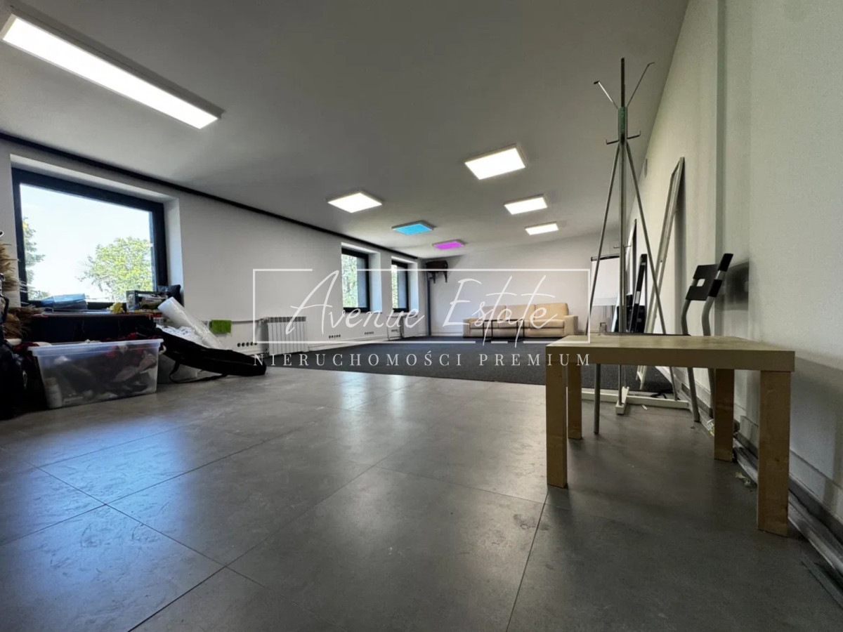 Przestronny samodzielny budynek 340 m² + parking - Widok 4