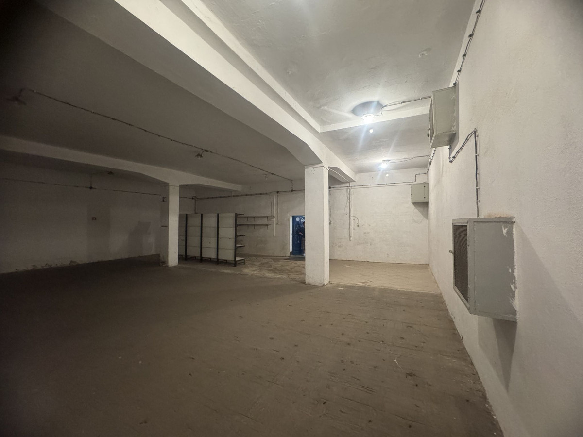 Magazyn 120 m². Dostęp 24 h - Więcej