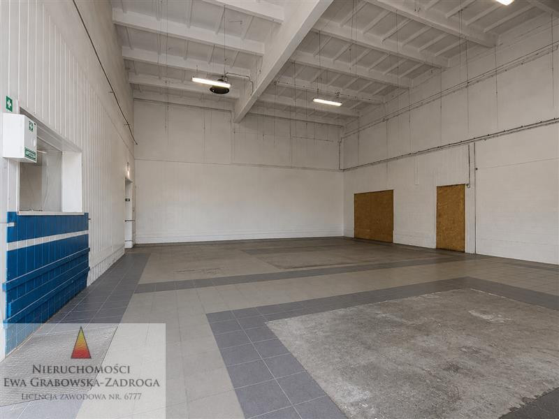 Commercial property, 255 m²