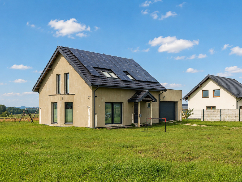 Hus, 140 m², tomt 1757 m²