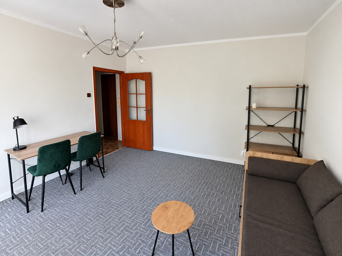 Wyposażona kawalerka, 1 piętro, balkon