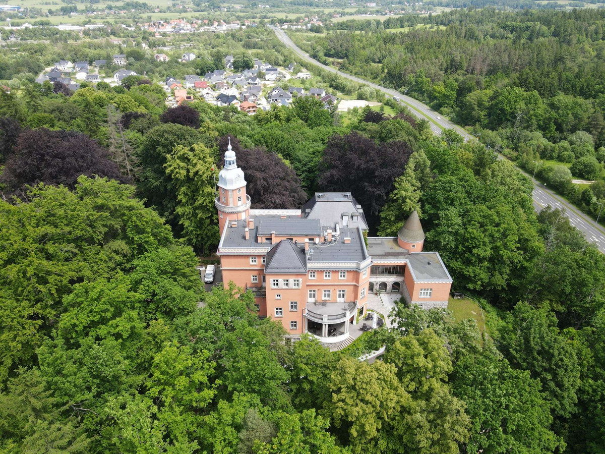 Pałac-hotel na wzgórzu-Karkonosze-widok na Śnieżkę zabytek-park 12 HA-NOWA CENA