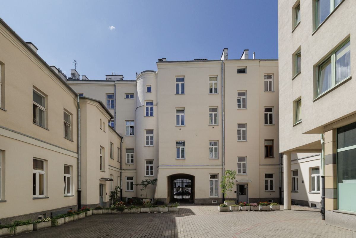 56 m² na biuro lub gabinet w kamienicy na Wol