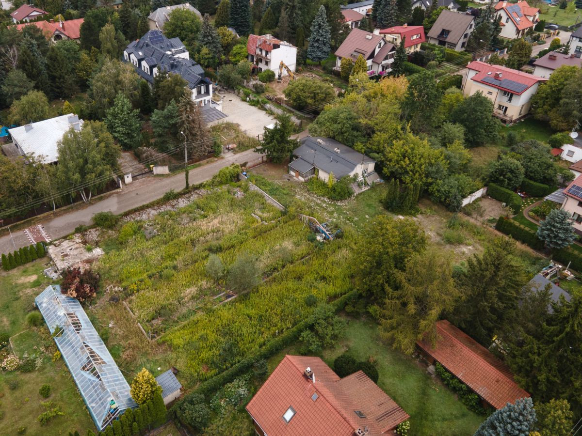 Działka budowlana 820 m² w centrum Łomianek - Widok 2