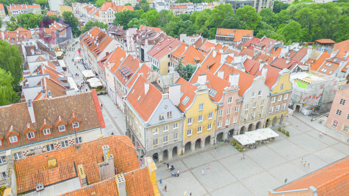 Apartament na starówce z widokiem na wysoką bramę - Więcej