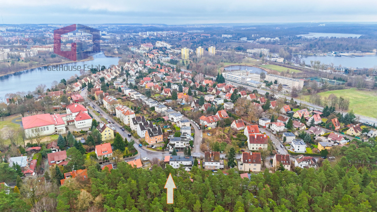 Pół bliźniaka Nad Jeziorem Długim przy lesie