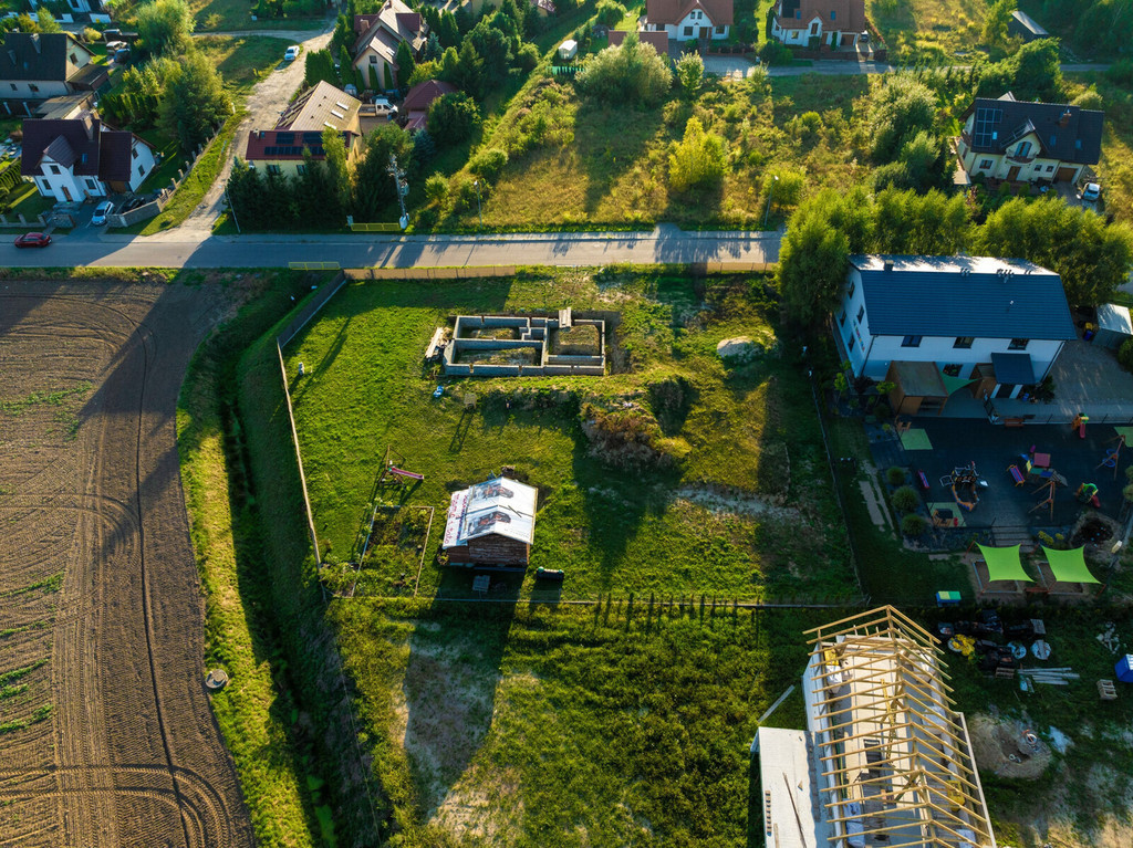 Działka z rozpoczętą budową domu - Widok 3