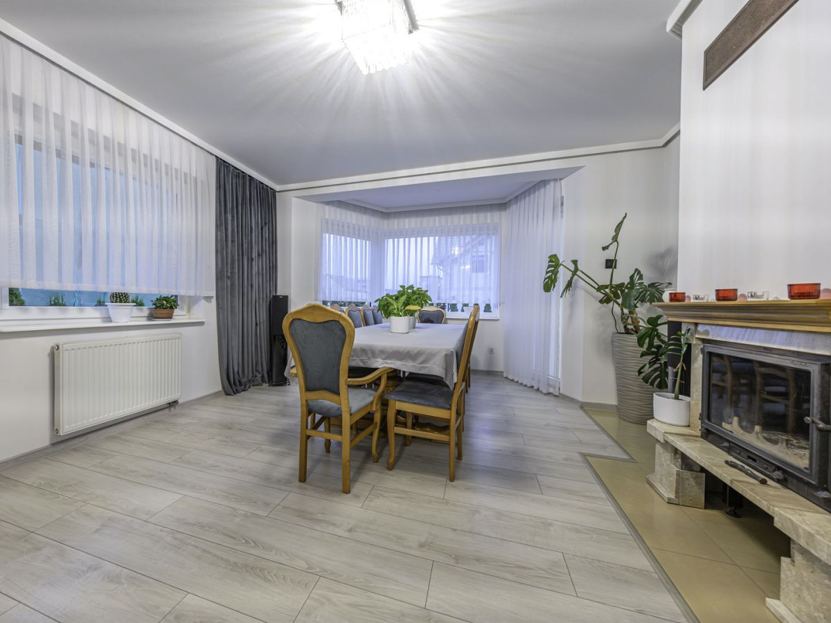Casa, 285 m², terreny 569 m²