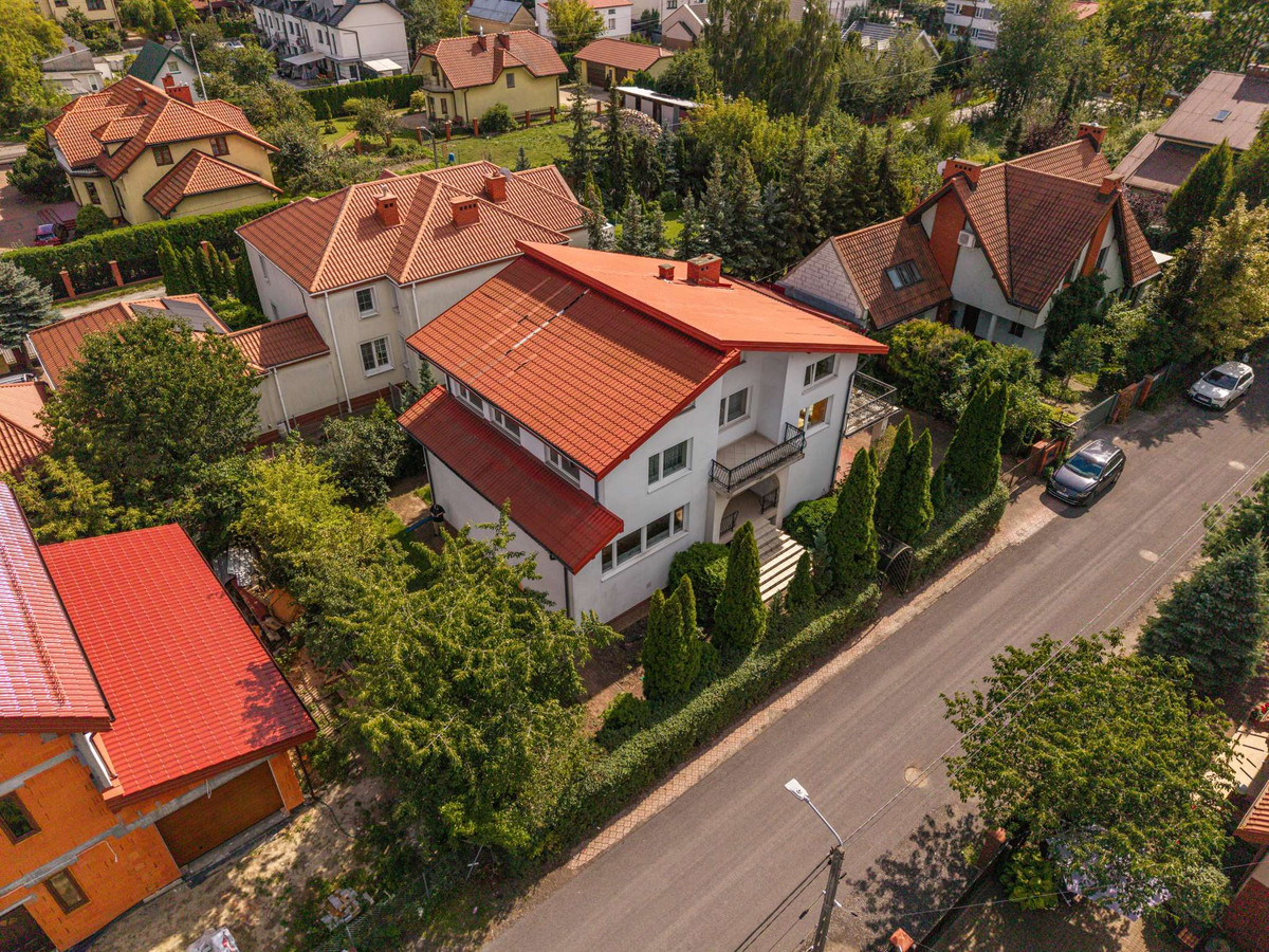 DOM Z DUŻYM POTENCJAŁEM – MARKI | 315 M² | DZIAŁKA 605 M²
