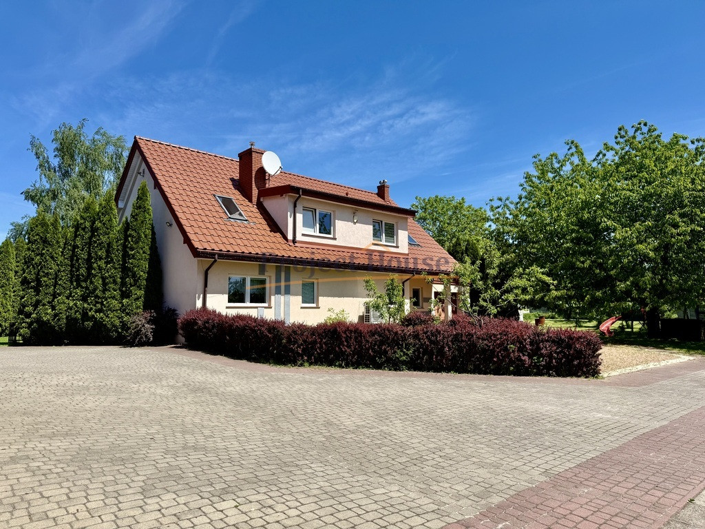 Casa, 281 m², terreno 2205 m²