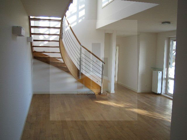Dwupoziomowy penthouse z tarasem