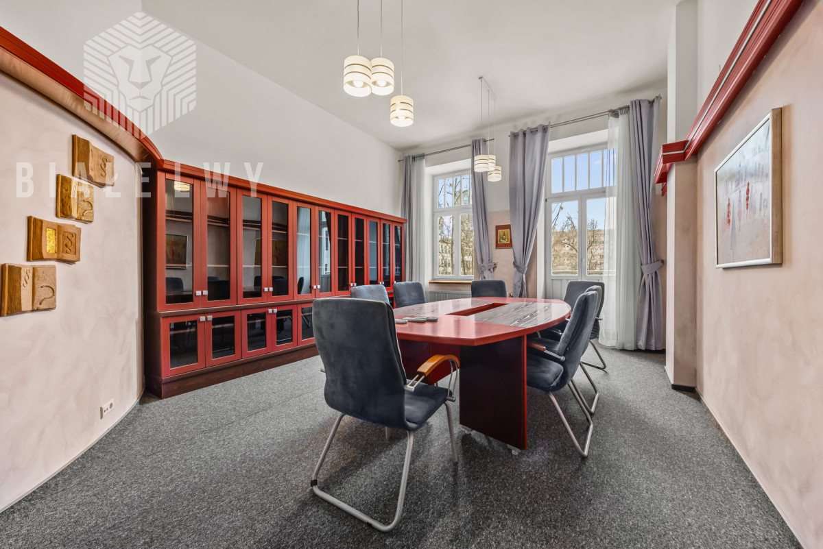 Duży apartament w kamienicy biuro lub mieszkanie