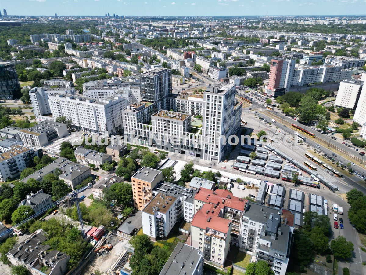 WSPANIAŁE MIEJSCE ! LOKAL PRZY PARKU POLIŃSKIEGO - Więcej