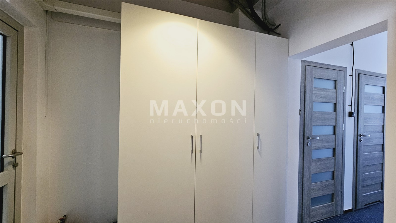 Biuro w Centrum z meblami - Widok 3