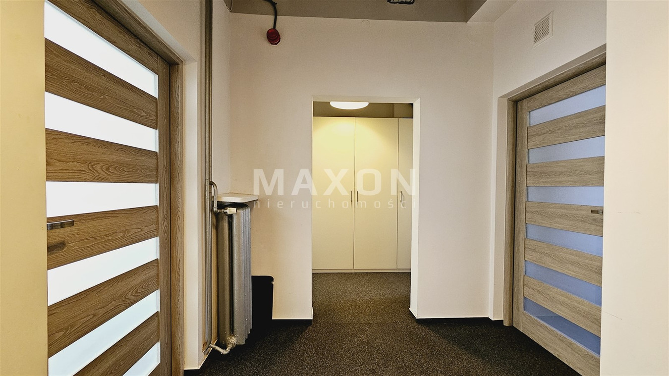 Biuro w Centrum z meblami - Widok 2