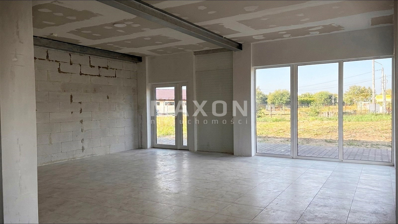 LOKAL USŁUGOWO - HANDLOWY 72 m² Z PARKINGIEM - Widok 4