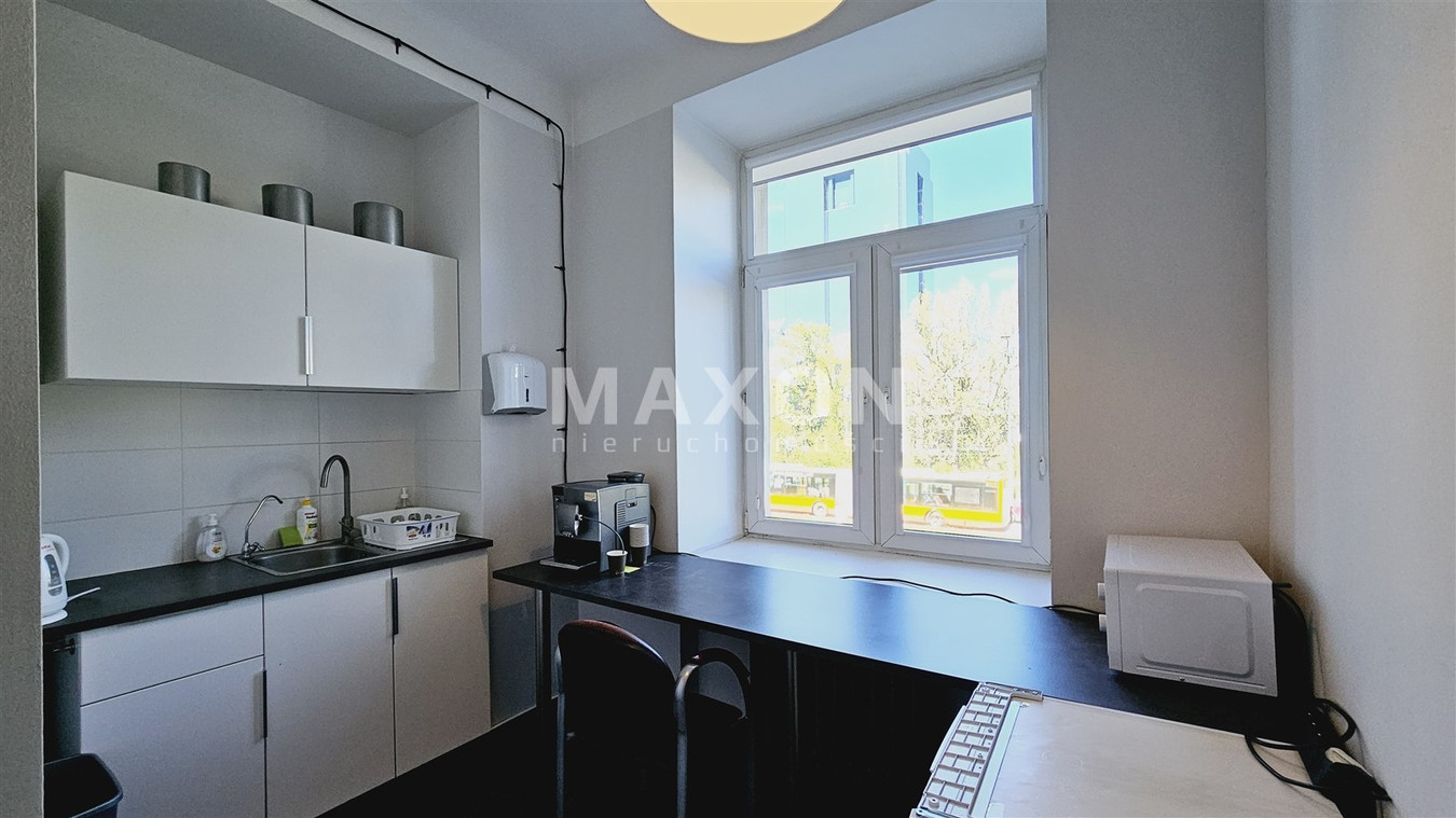 Biuro w Centrum z meblami - Widok 5