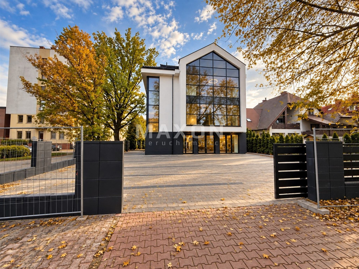 Budynek usługowy w centrum miasta - Widok 2