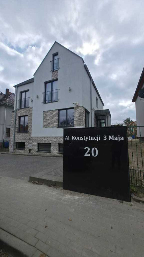 Budynek biurowy plus mieszkanie - Widok 3