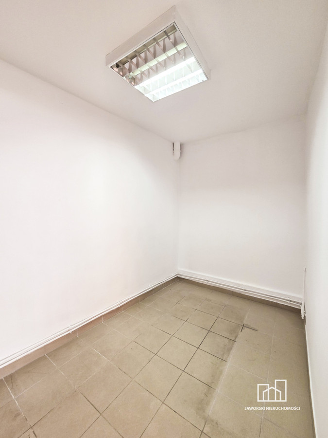 Centrum, lokal handl.-usług. z witryną + parking - Więcej