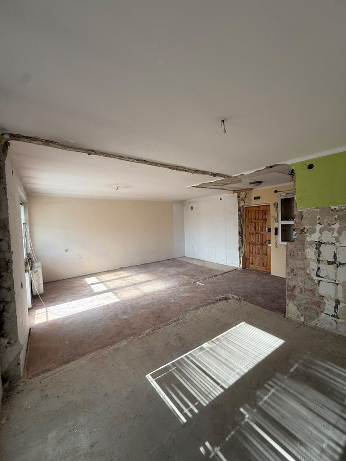 Centrum, 3 pokoje do remontu, widok na kościół św. Rocha