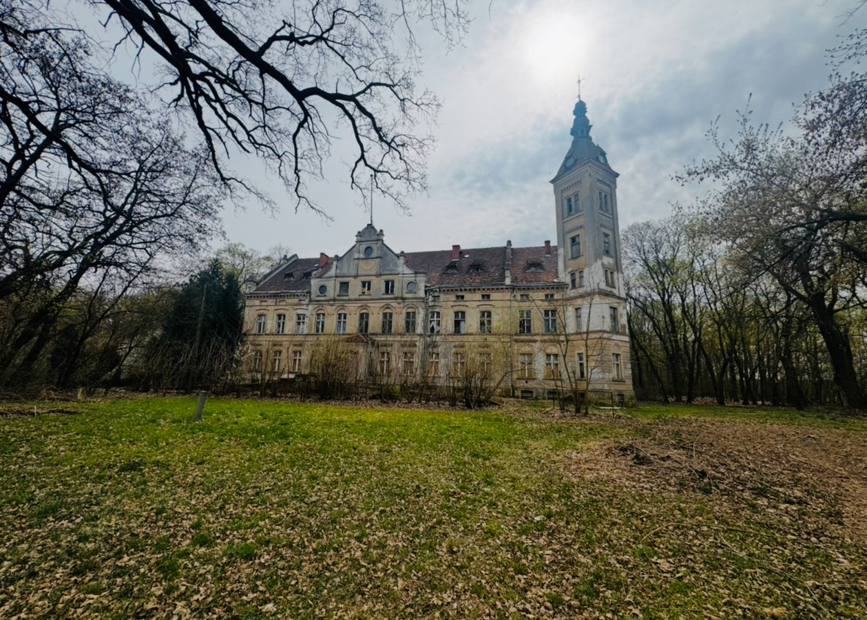 Na Dom Seniora/Zespół pałacowo-parkowy 29ha z folwarkiem i gorzelnią 8000m2