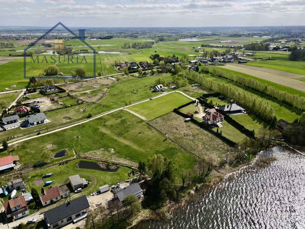 Działka budowlana nad jeziorem Jeziorak - Więcej