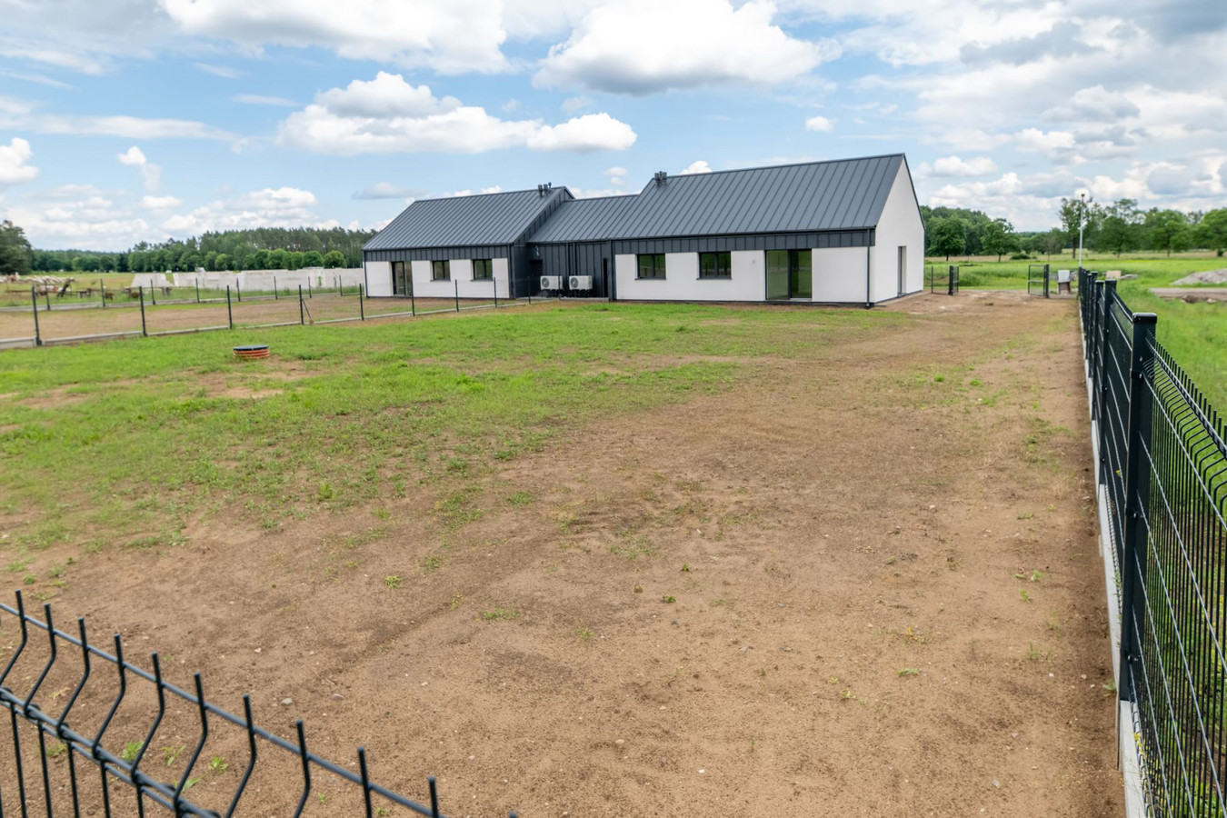 Nowoczesny dom 136 m² - gotowy do zamieszkania, wysoki standard, duża działka - Widok 2