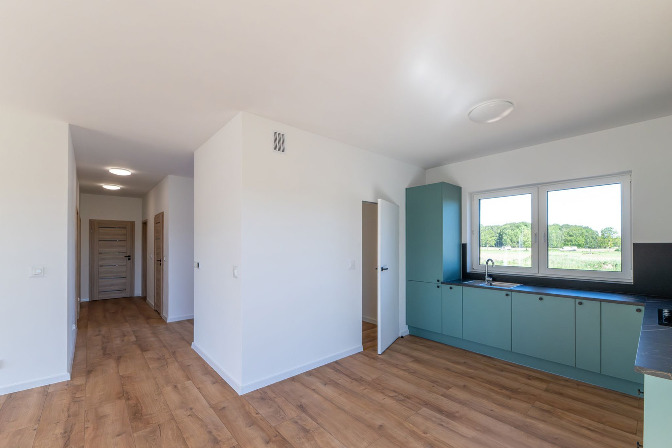 Nowoczesny dom 136 m² - gotowy do zamieszkania, wysoki standard, duża działka - Widok 3