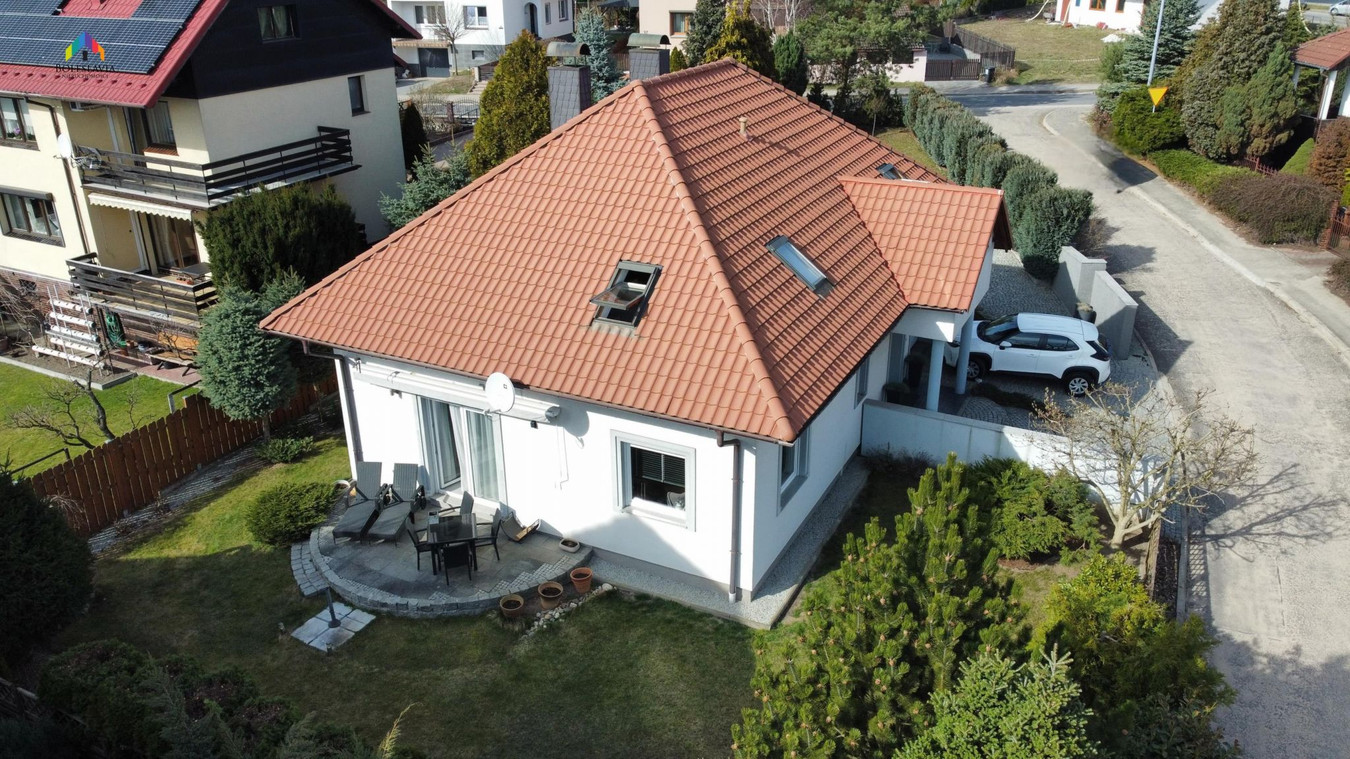 Dom parterowy z użytkowym poddaszem, 4 pokoje, garaż w bryle, ogród, gotowy do w