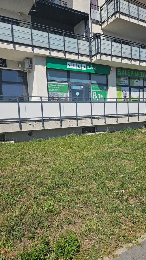 Parter z witryną, klimatyzacja